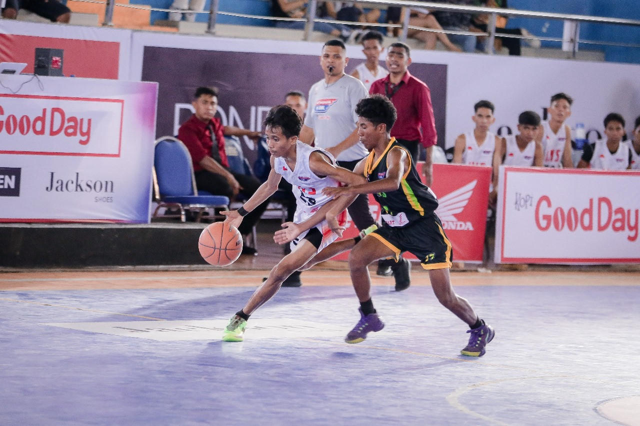 SMAN 1 Kupang vs SMA Regina Pacis Bajawa