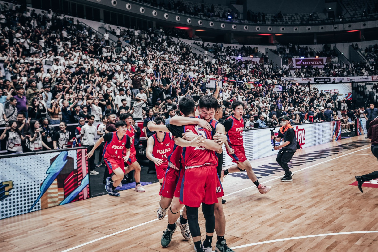 Nah, jika diperhatikan siklus juara Bukit Sion di DBL Jakarta, musim ini menjadi musim yang tepat bagi mereka juara.