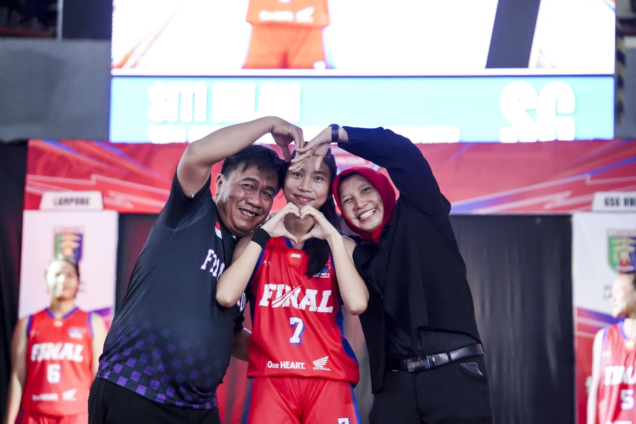 Siti Nilan Maharani & Leni Agus (SMA Fransiskus Bandar Lampung)