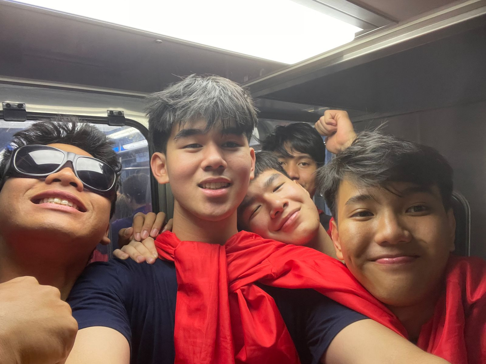 Ryansean Naik Kereta di Chicago