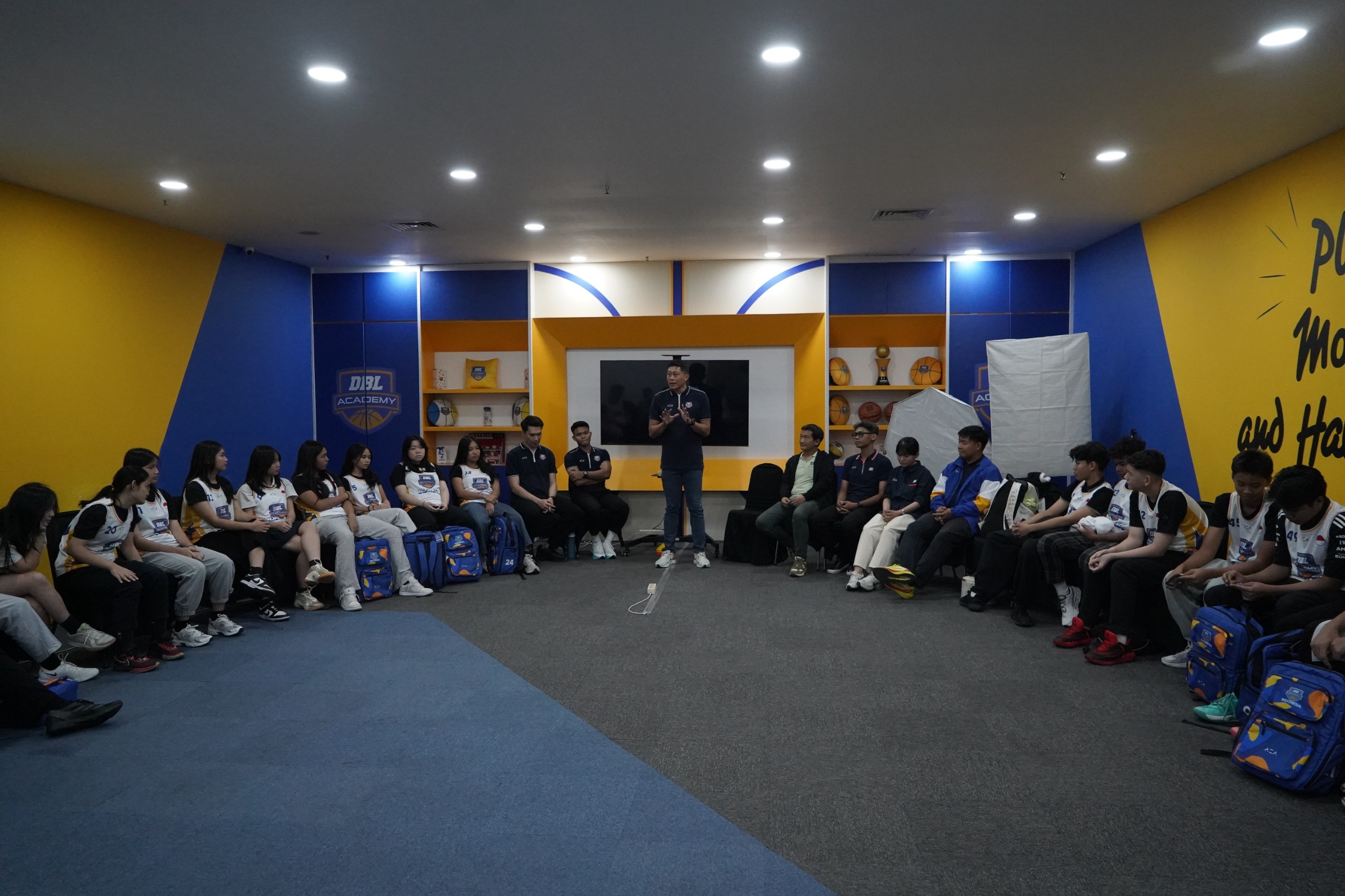 https://www.dbl.id/uploads/post/2025/07/31/DBL Academy Selection Team 2025 Terbang ke Korea Selatan!.jpg