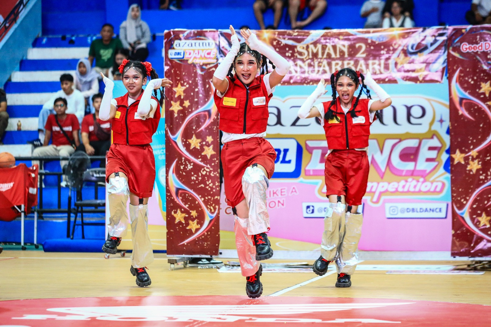 Berikut rangkuman empat tim dance yang tampil di Azarine DBL Dance Competition 2025.
