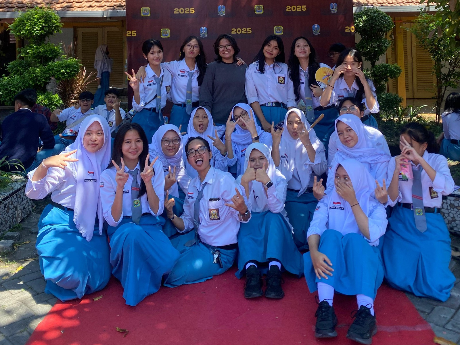 Penggawa Srikandi Smada Sedang Berfoto Bersama