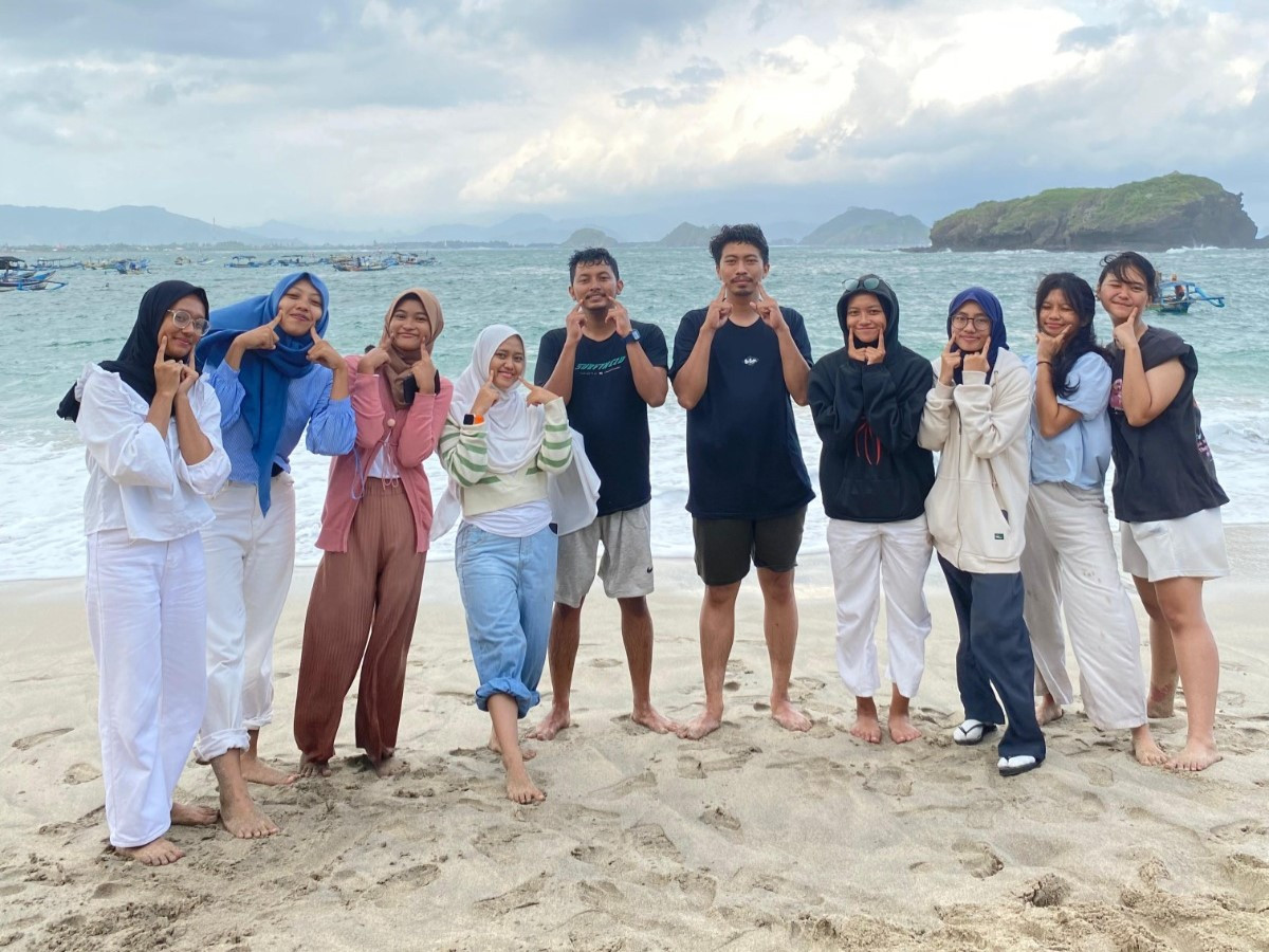 Srikandi Smanam Kala Menyegarkan Pikiran di Pantai