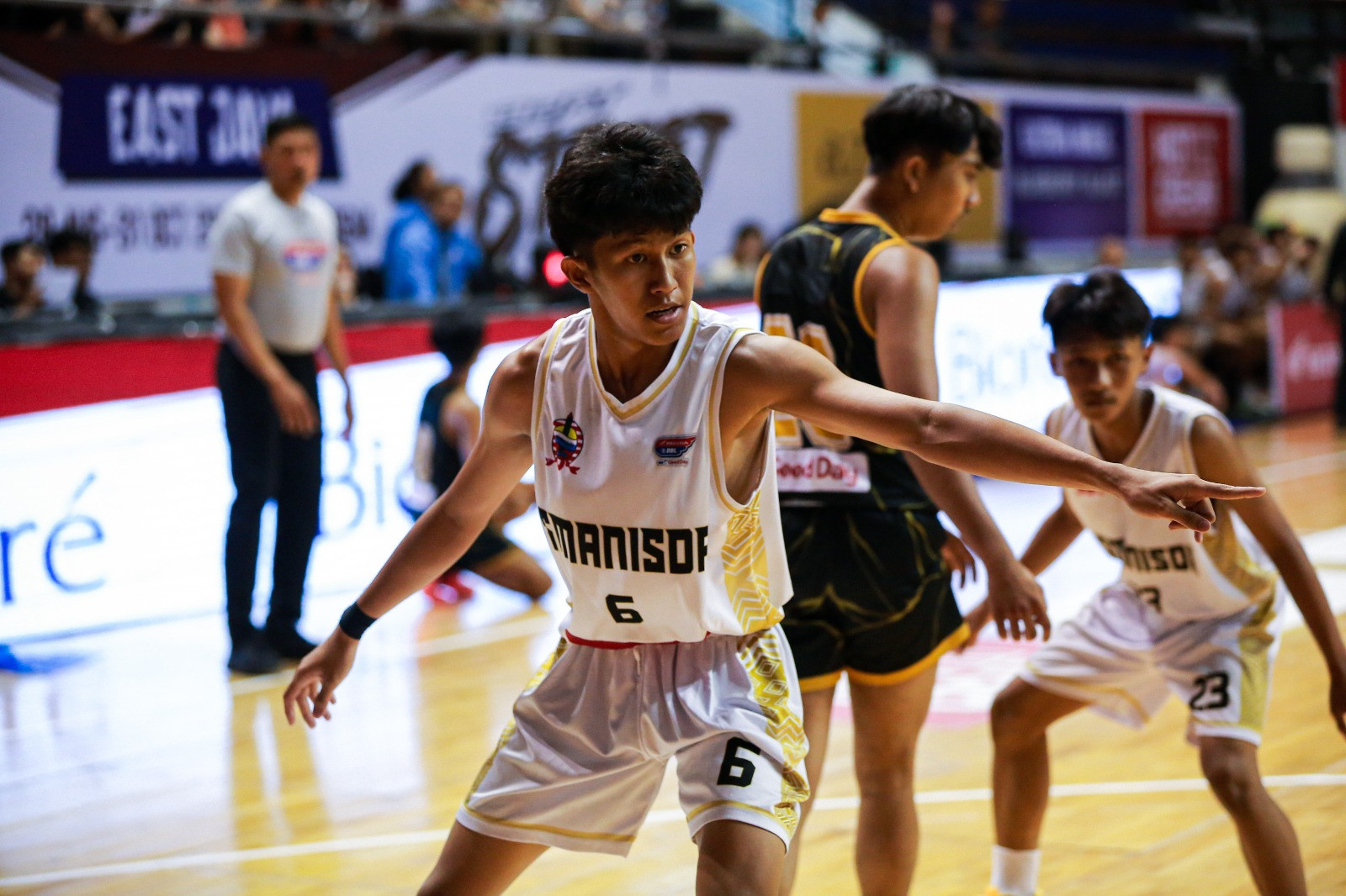 Vando Saat Mengatur Formasi dalam Pertandingan