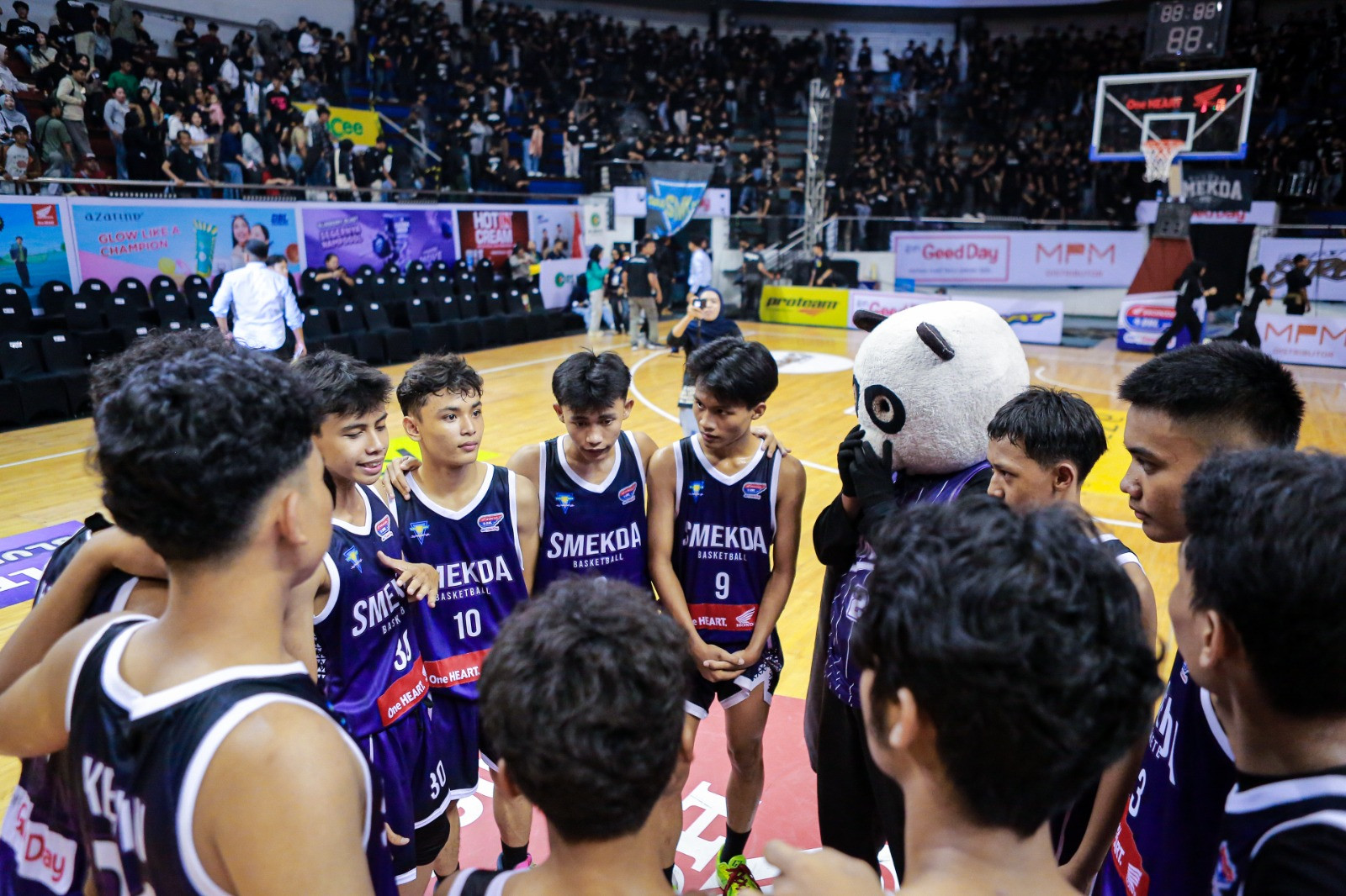 https://www.dbl.id/uploads/post/2025/09/09/Takjubnya Coach Boyo Melatih SMK Mereka Sibuk Sekali!.jpg