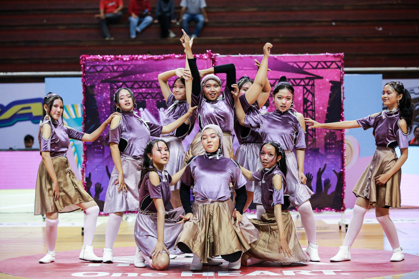Penampilan Fallin Star Dance Crew Dalam Azarine DBL Dance Competition 2025