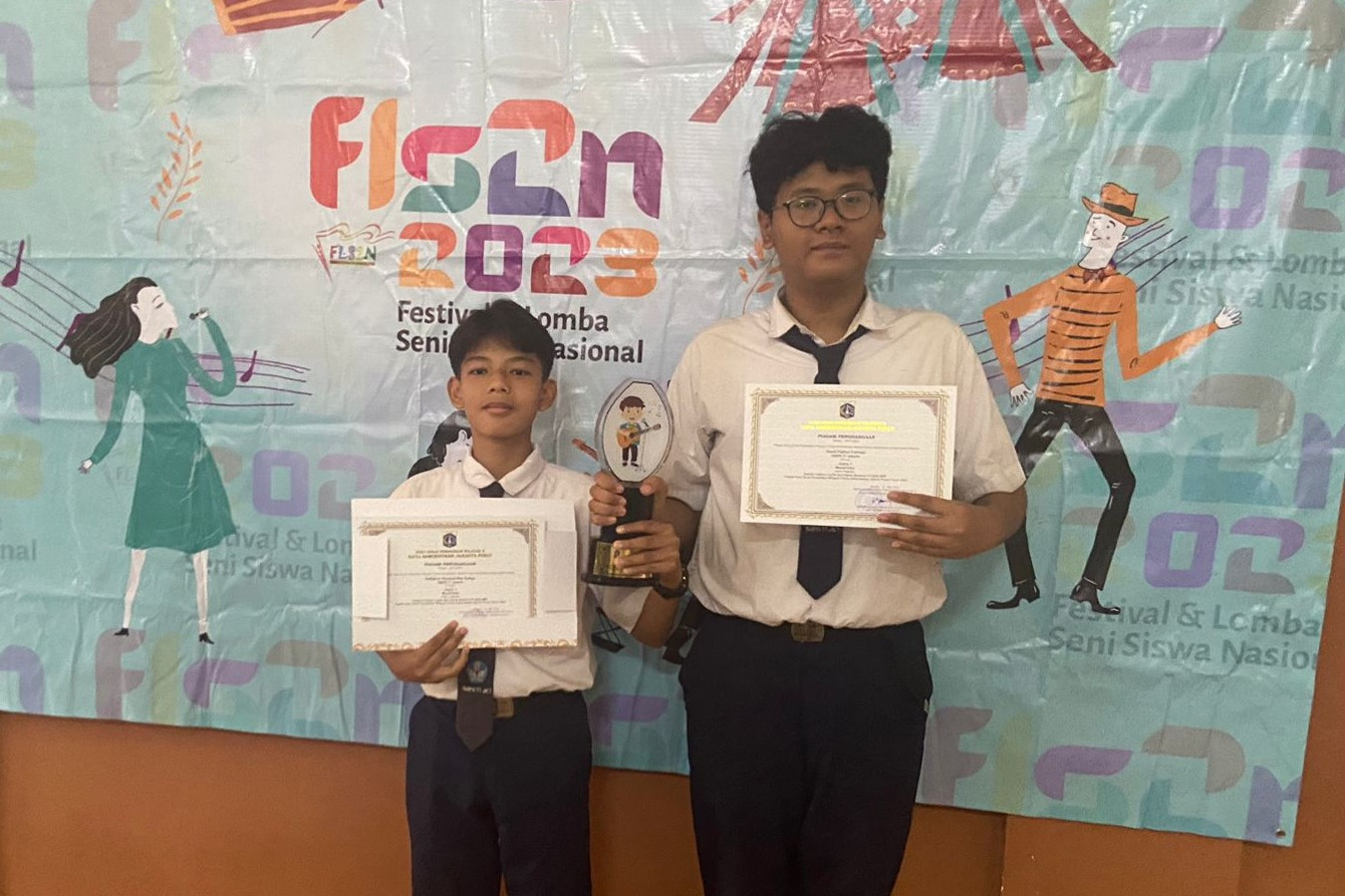 Gusti Fathur Fahrezi, Center Douvan yang Lihai Bermain Gitar!