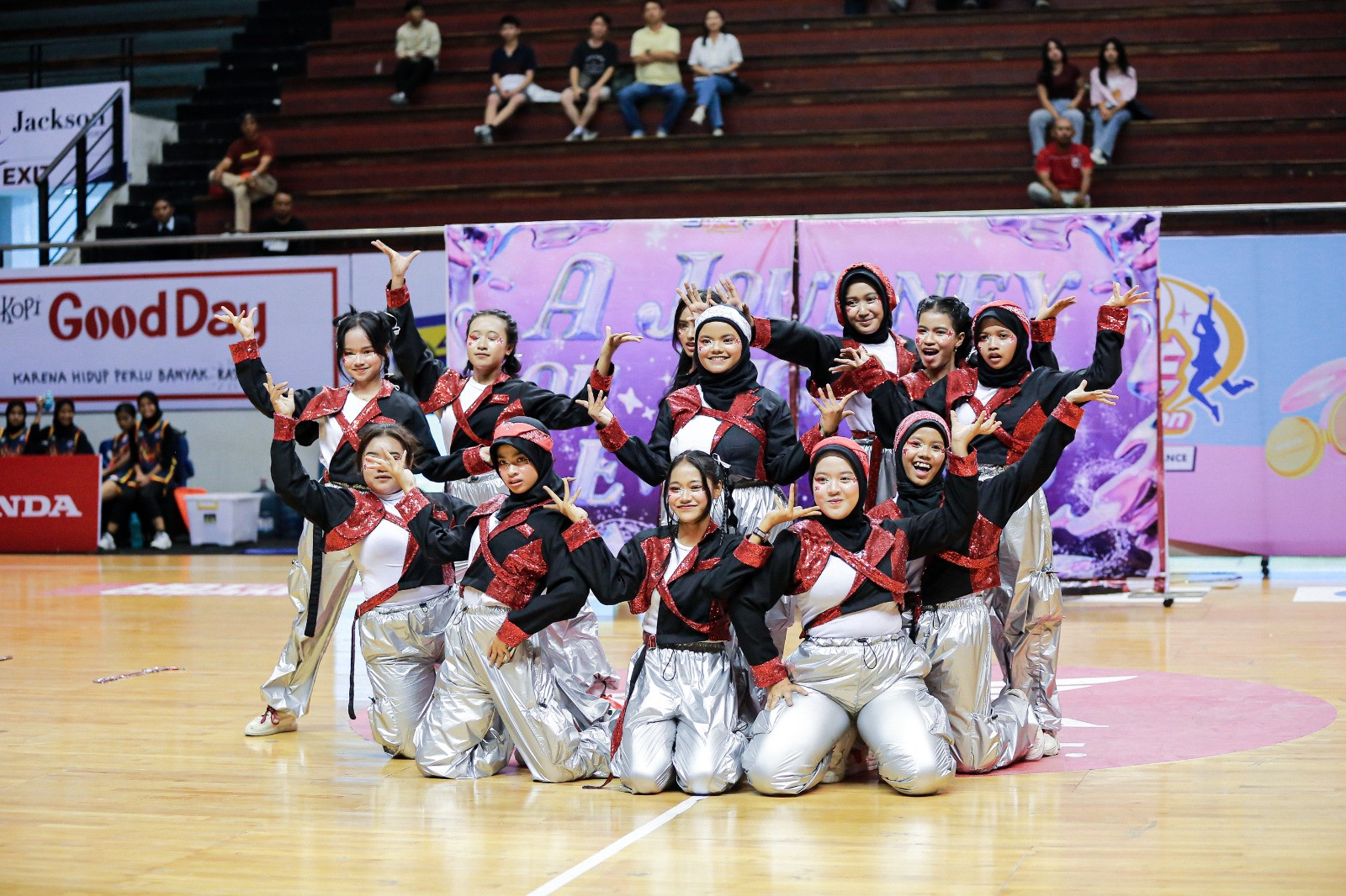 Penampilan Nabastala Dance Crew dalam Azarine DBL Dance Competition 2025