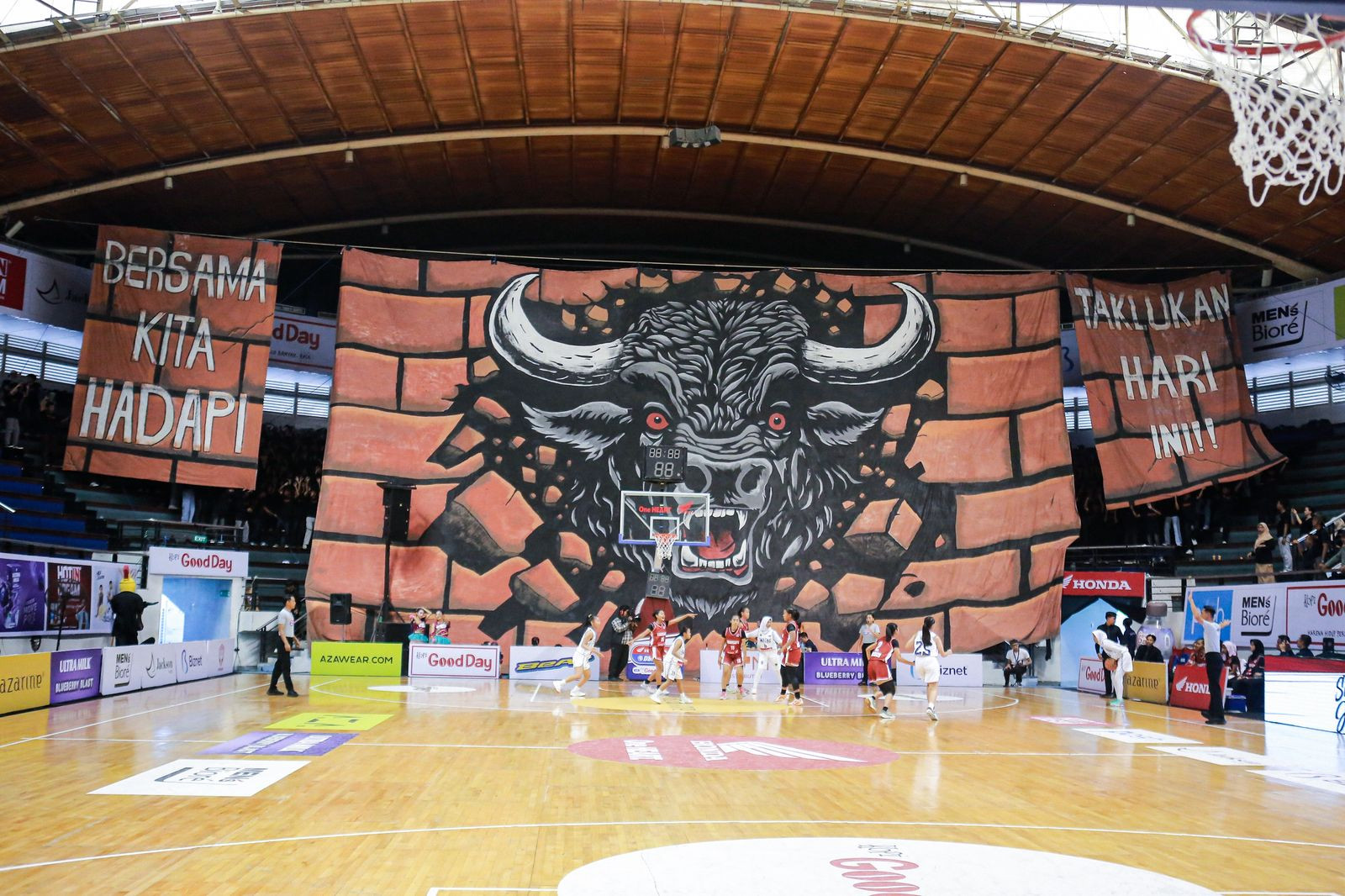 Spartans Smansapa Bawa 9 Bis dan Koreo Matador Beserta Banteng 