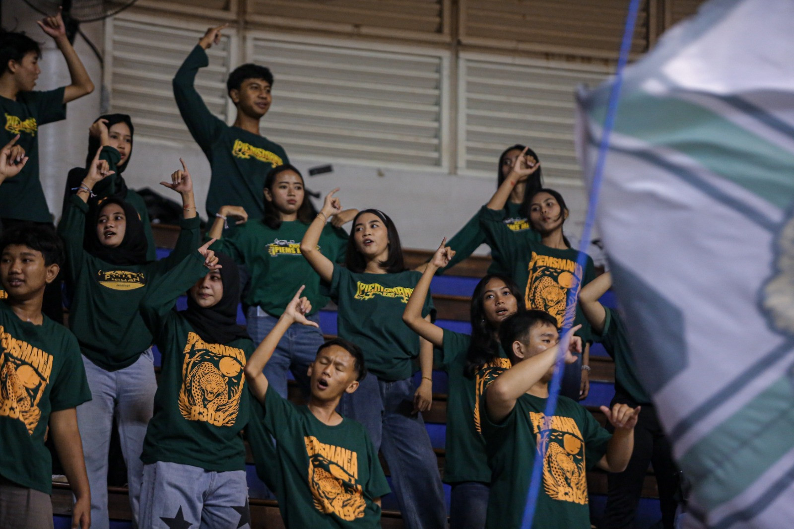 Ipiems Mania yang selalu setia mendukung tim kebanggaannya