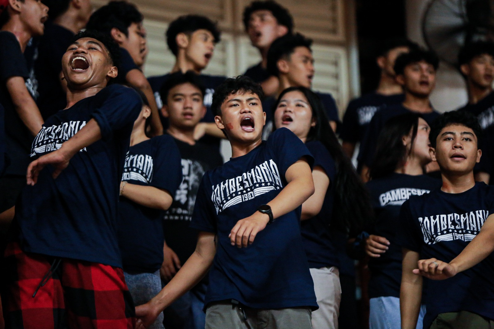 Semangat Gambes Mania dalam mendukung tim putra kebanggaannya berlaga