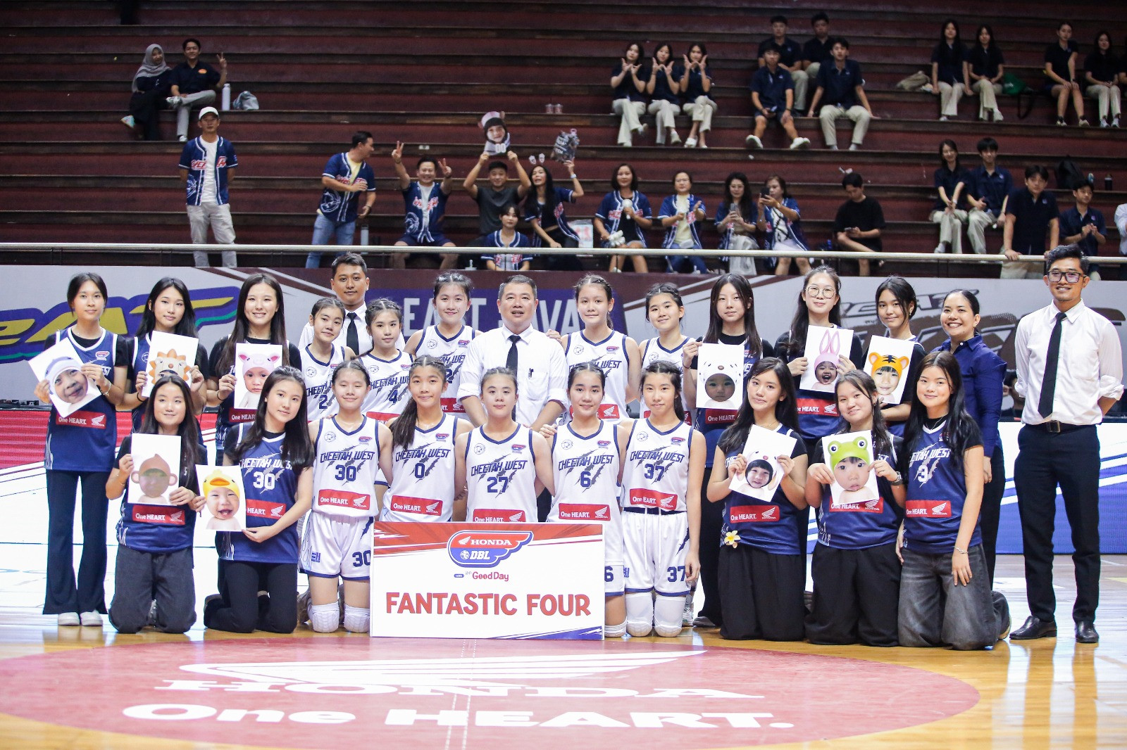 Kegembiraan Tim putri Cheetah West setelah melangkah maju ke Fantastic Four