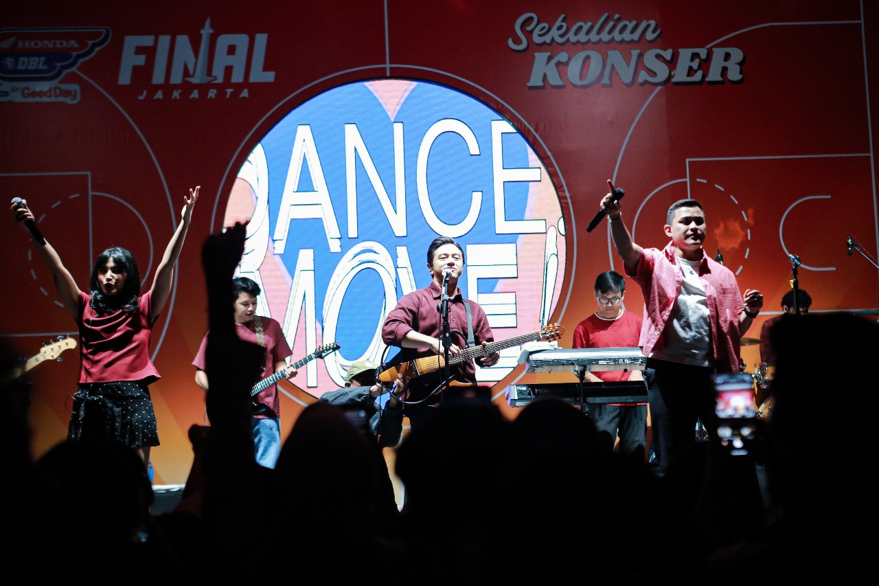 Penampilan Hivi! di Concert Zone