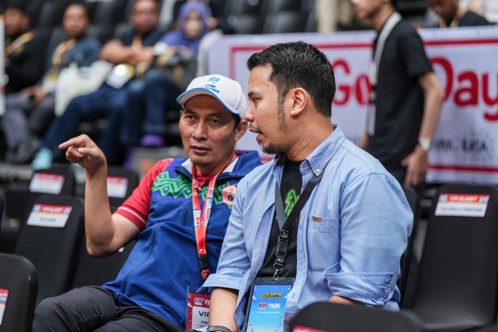 Ini kali pertama dr. Andhika -sapaan karibnya- menyaksikan almamater masa SMA-nya berlaga di Indonesia Arena. Pengalaman perdana yang langsung membuatnya geregetan.