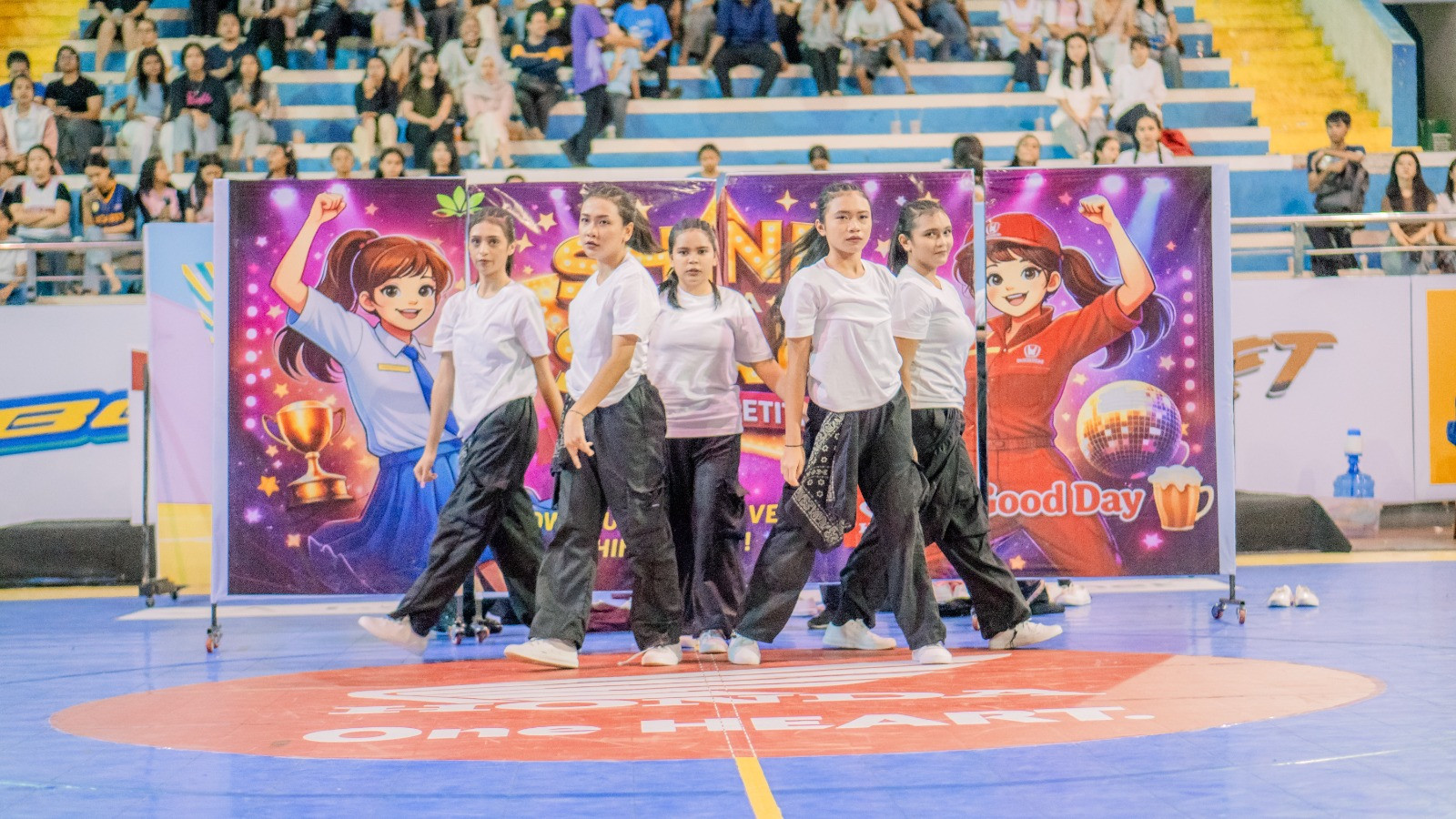 Lucu! Deretan 3 Tim Dance Inspiratif di Azarine DBL Dance Competition Kupang