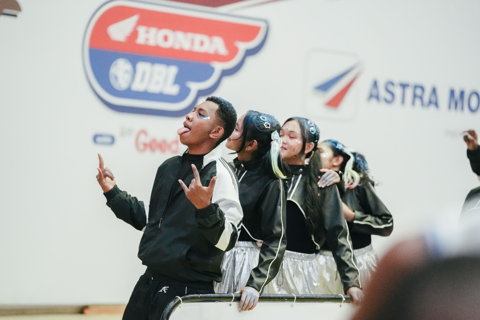 https://www.dbl.id/uploads/post/2026/02/04/Deretan Tim Dance yang Tampil di Azarine DBL Dance Competition 2026 Papua.jpg