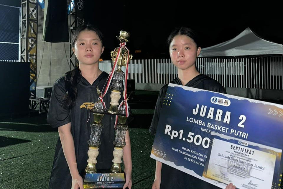 Gretchen & Gretchin Serivian - SMA Dian Harapan Jambi