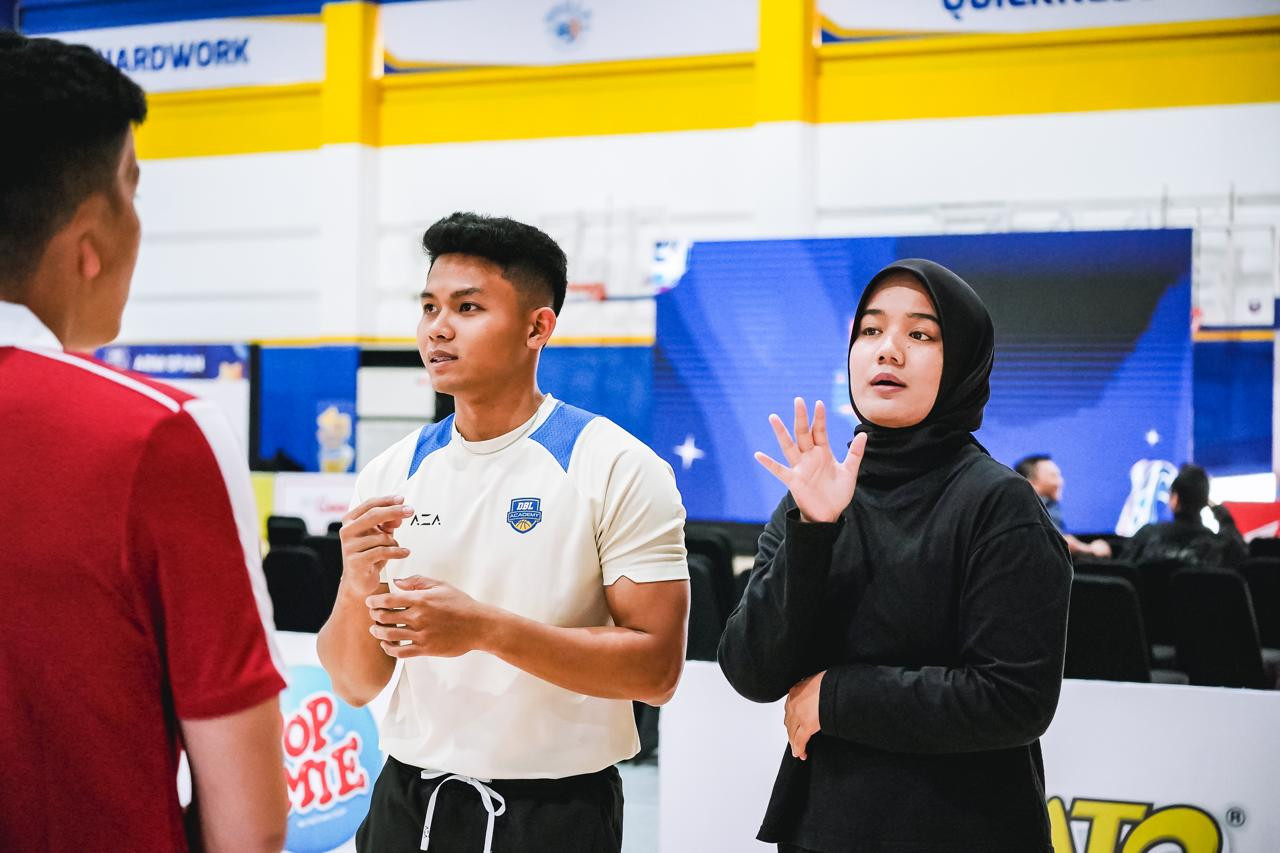 BASKETBALL-CLINIC-WITH-RANGER-DEAF-BASKETBALL