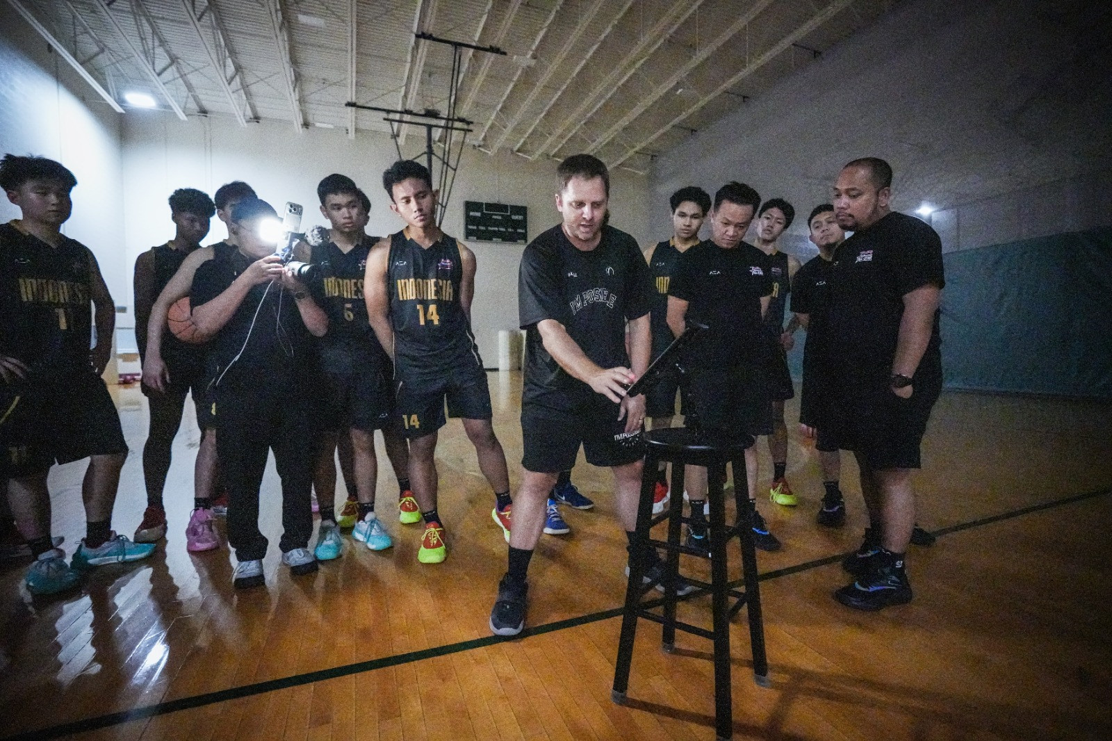 https://www.dbl.id/uploads/post/2026/07/29/Sesi-Latihan-Bareng-Micah-Lancaster-Jadi-Pengalaman-Berharga-Coach-Rimbun-.jpg