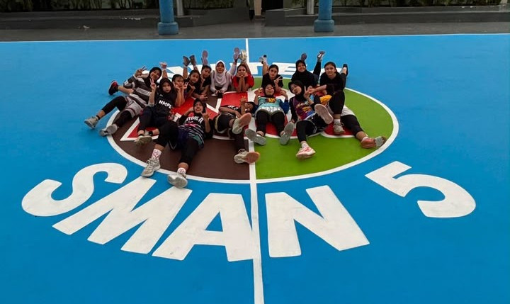 Keseruan putri Smala di tengah-tengah padatnya jadwal latihan mereka untuk persiapan Honda DBL with Kopi Good Day 2026 East Java-North (Foto: Dokumentasi pribadi Ussy Nafrillia)