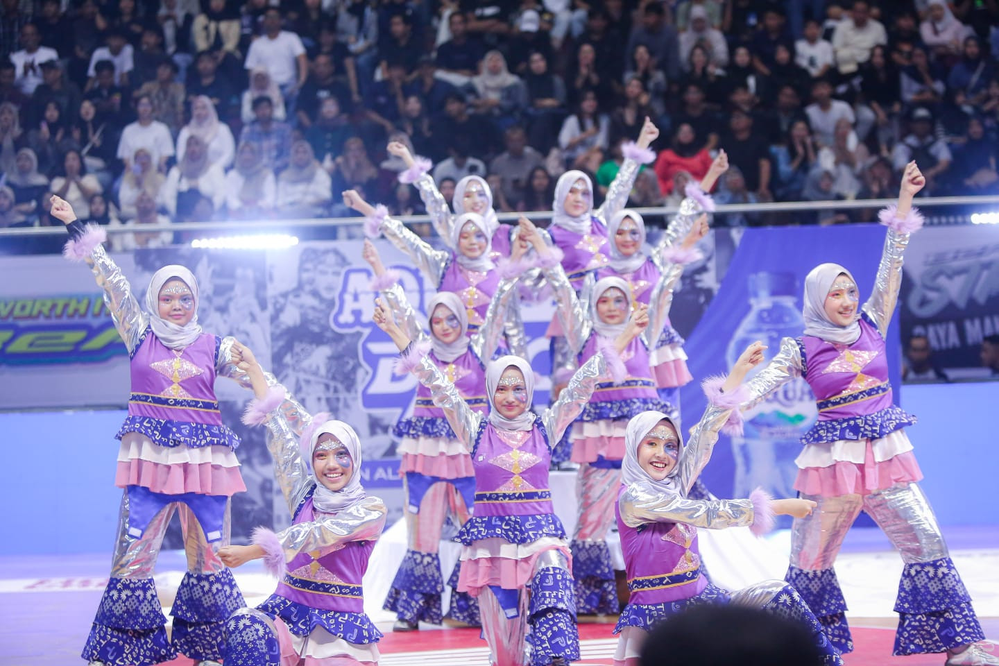 S2C, tim dance SMA Muhammadiyah 2 Sidoarjo, tampilkan penampilan berkonsep Ibu Pertiwi di AQUA DBL Dance 2026 East Java-North