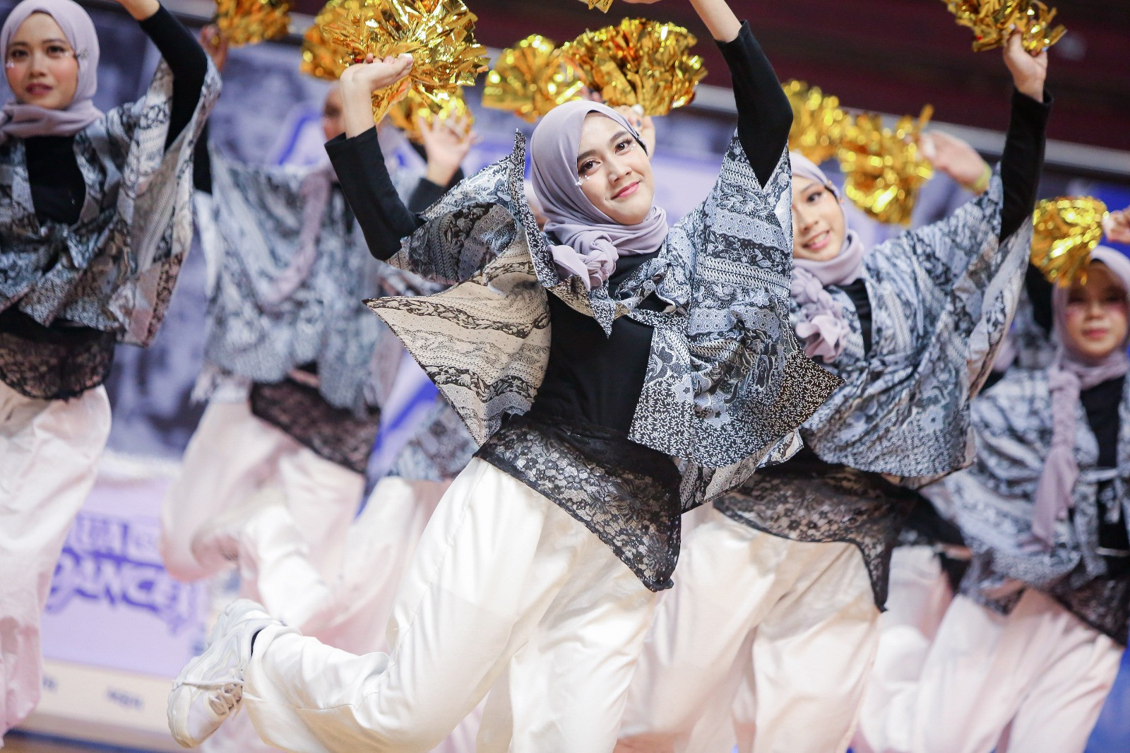 Penampilan Tradaofsmam, tim dance SMA Muhammadiyah 1 Gresik, di AQUA DBL Dance 2026