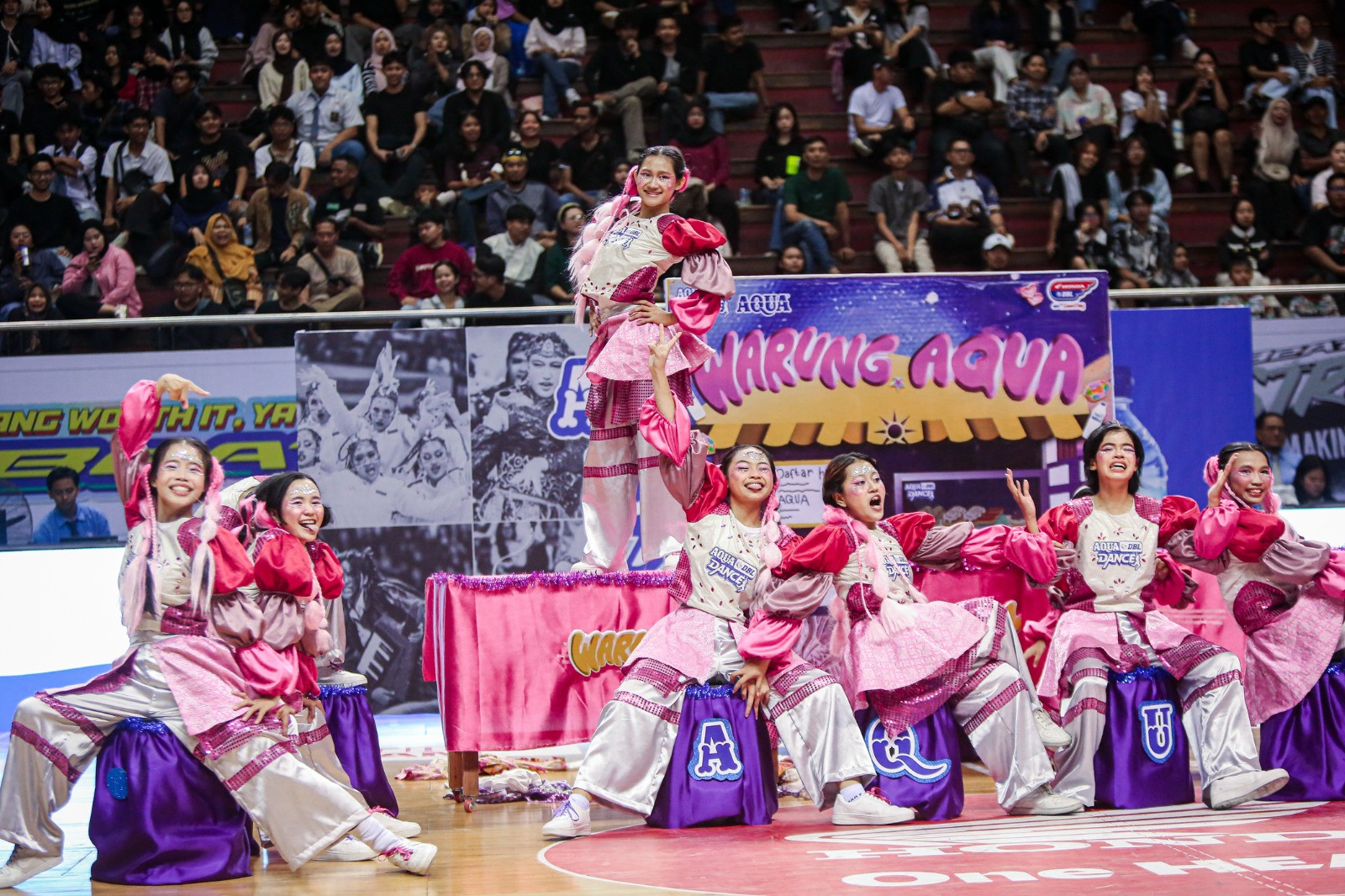 Penampilan VOR7IC di AQUA DBL Dance 2026 East Java-North