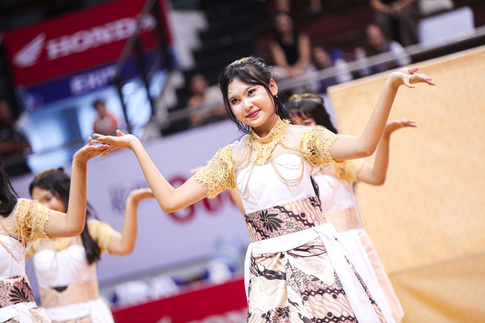 Xtrada, tim dance SMAN 2 Jombang, ajak anak muda kembali cintai budaya bangsa di AQUA DBL Dance 2026 East Java-North