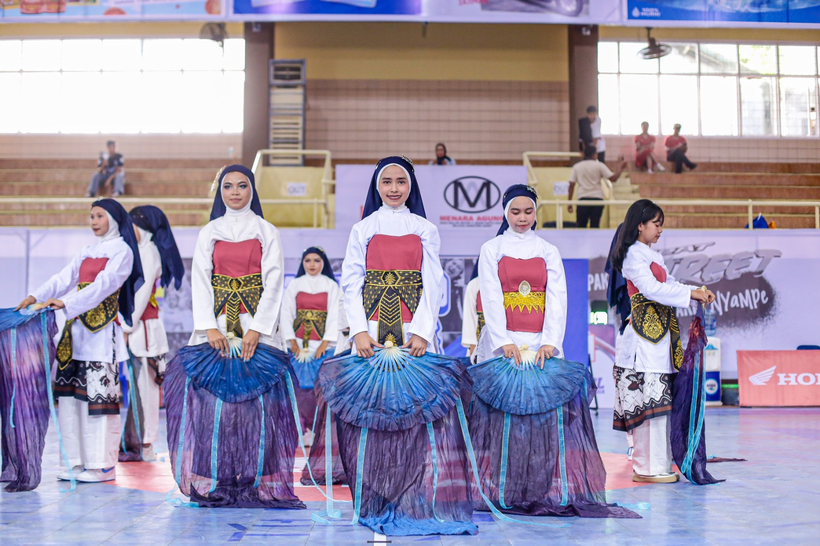 https://www.dbl.id/uploads/post/2026/08/14/Empat-Tim-Dance-Berhasil-Tampil-Memukau-di-AQUA-DBL-Dance-2026-West-Sumatra.jpg