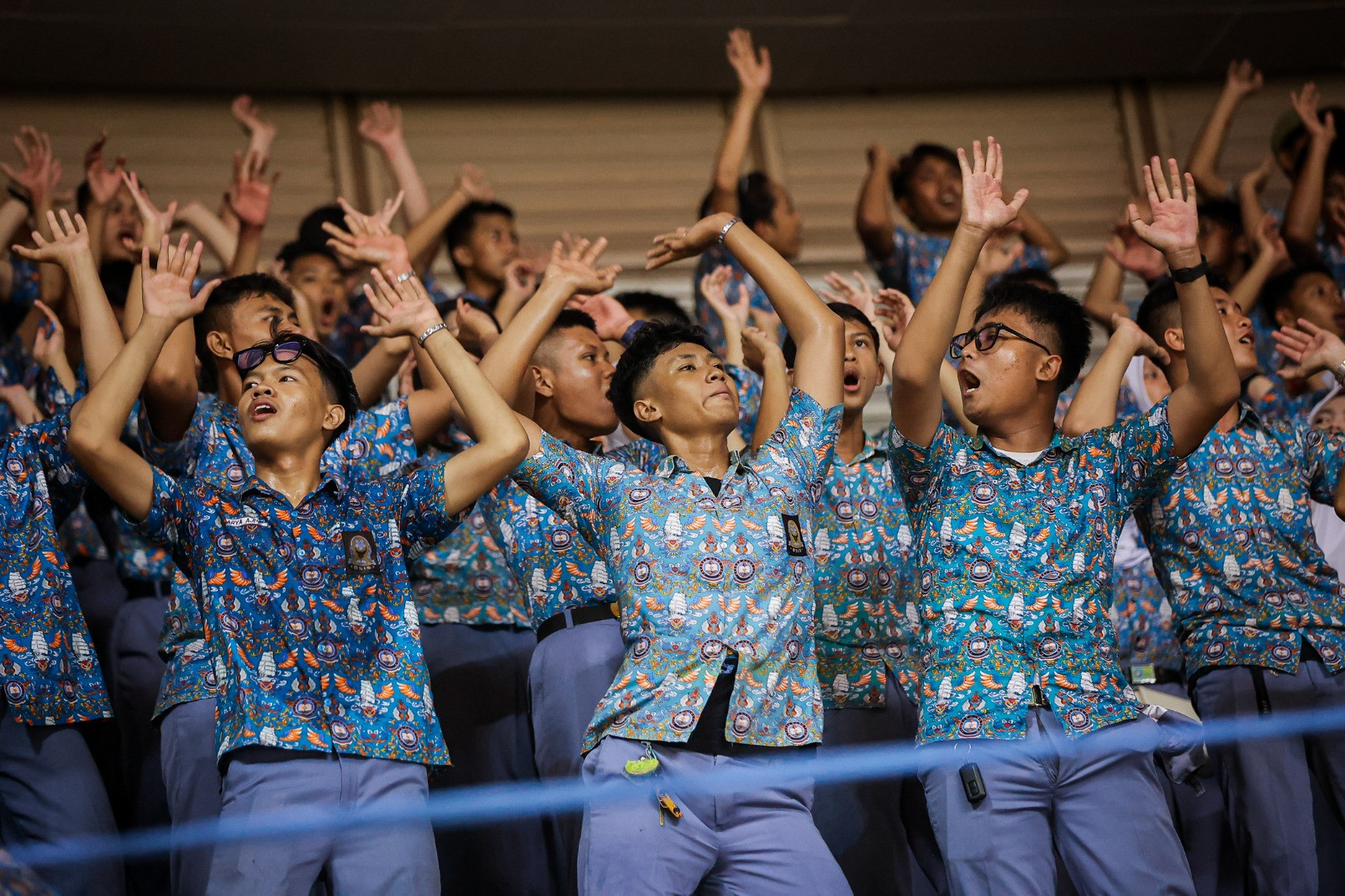 Semangat SHARKERSMANIA ketika beri dukungan skuad putra SMA Hangtuah 2 Sidoarjo