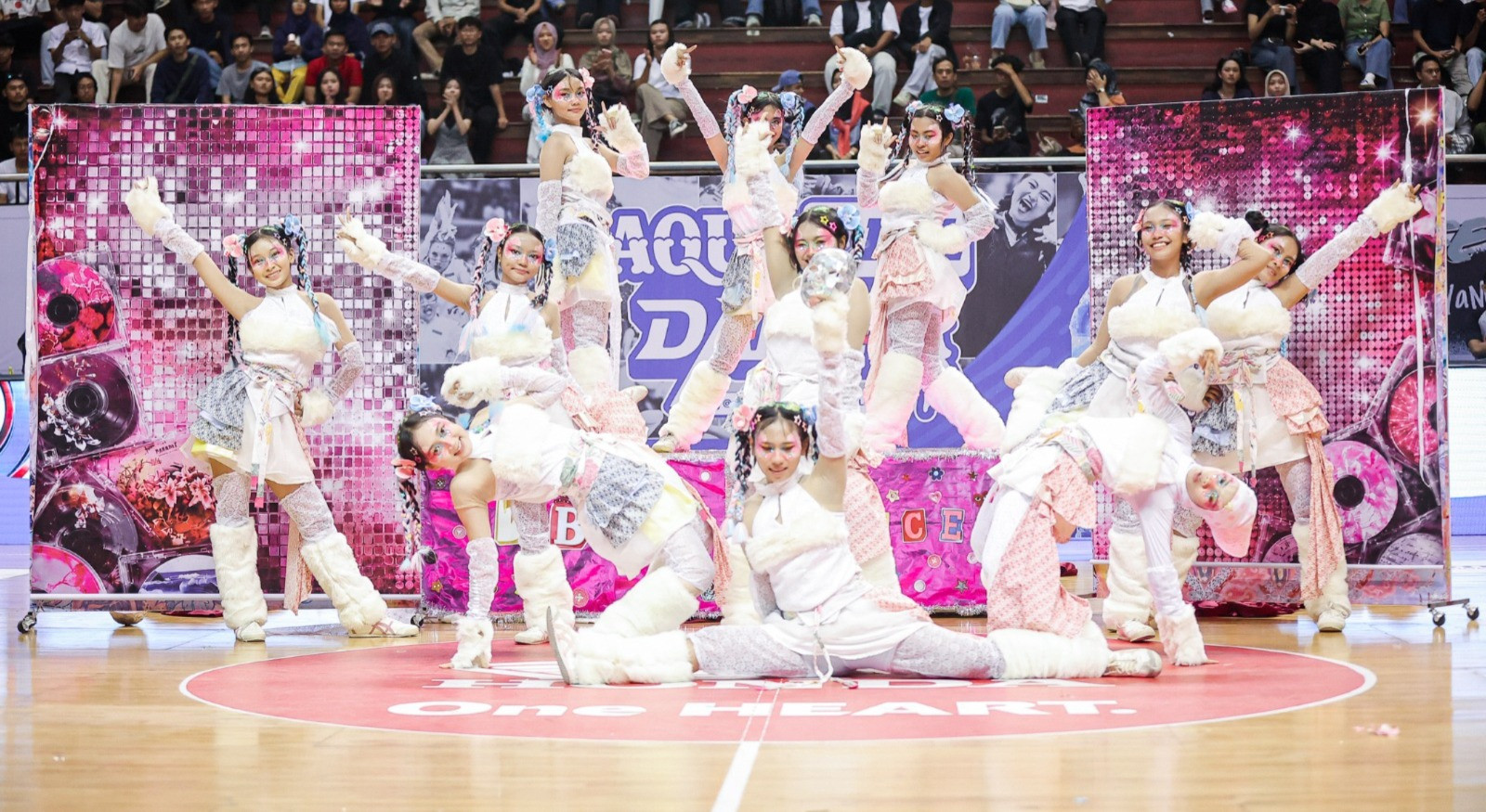 MDC, tim dance SMAN 1 Gedangan, tampil sangat cutesy di AQUA DBL Dance 2026 East Java-North