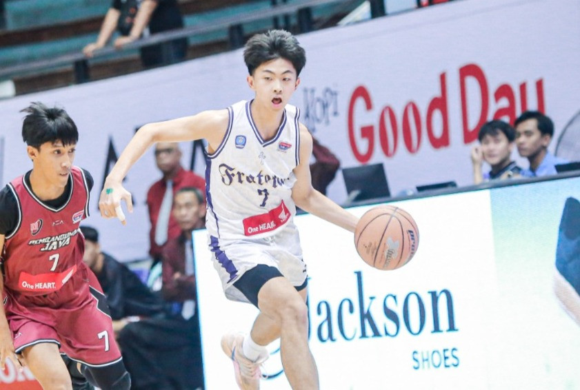 Aksi Jason Lie di DBL Arena Surabaya