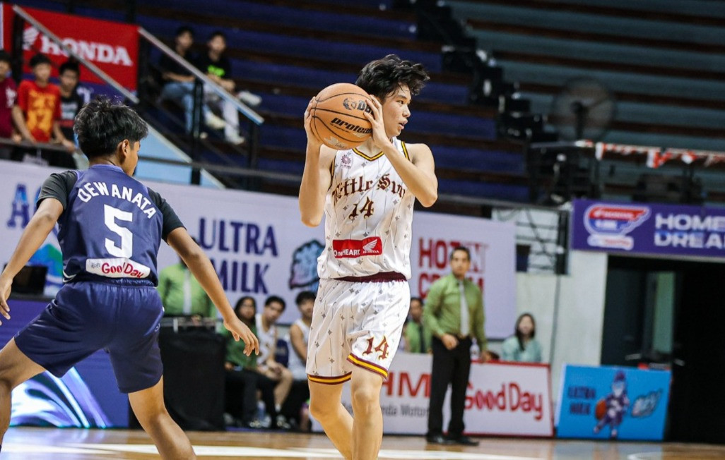 Aksi Thorsten Vajrakumara Pontoh penggawa bernomor jersey 14 di DBL Arena Surabaya
