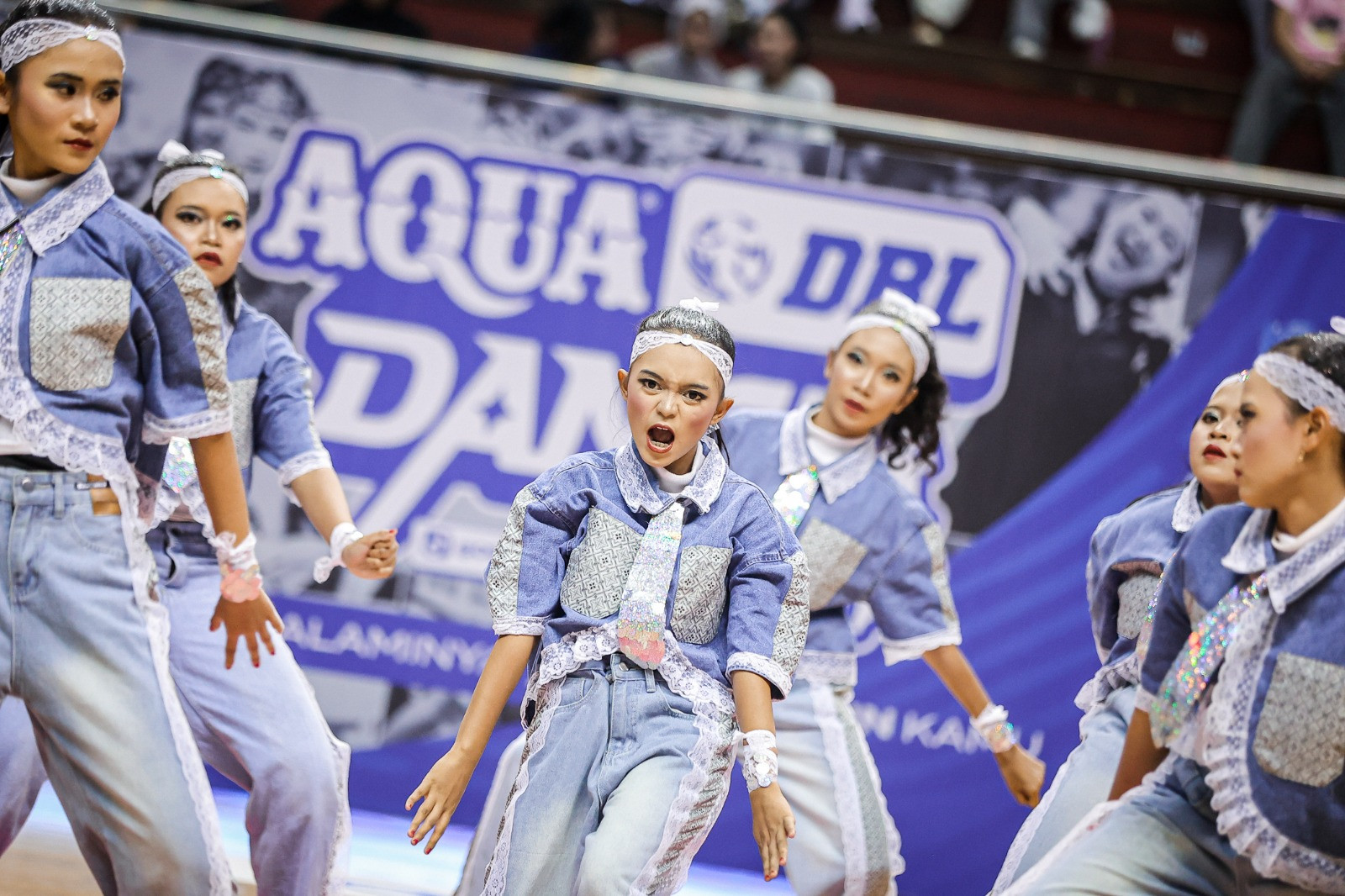 Penampilan Swaxellent di DBL Arena Surabaya