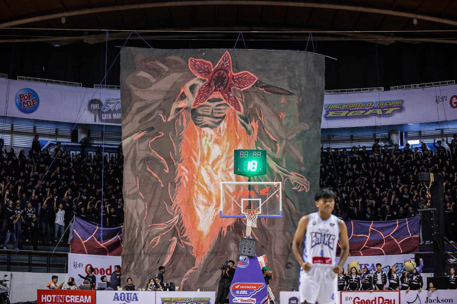 Monster Demogorgon dari Stranger Things dibawa BOOMASXATTACK ke DBL Arena Surabaya