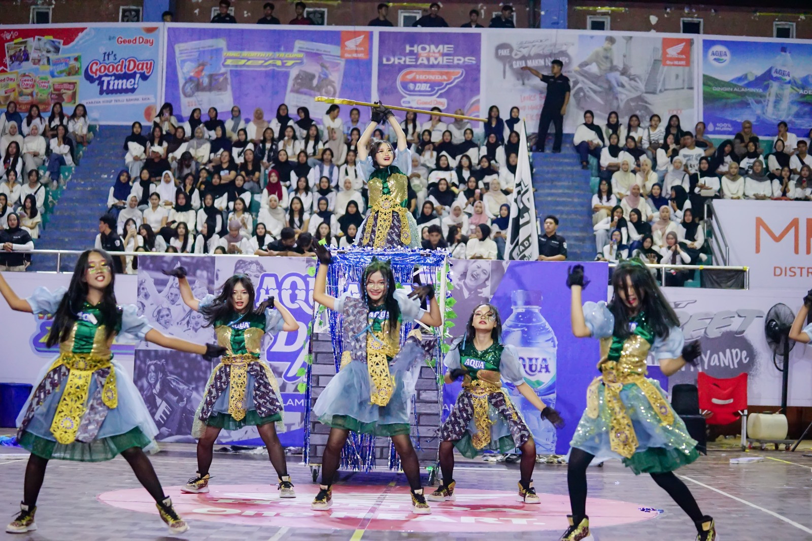 Cerita Penuh Makna Enam Penampilan Tim Dance AQUA DBL Dance 2026 East Java-West