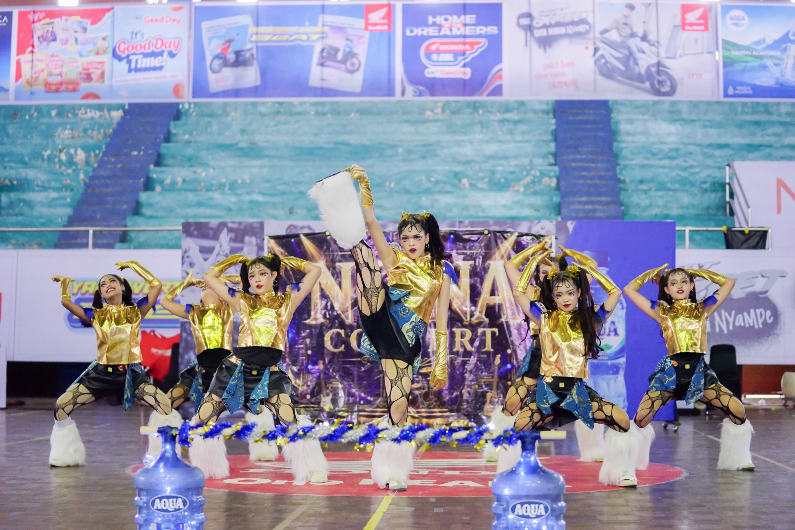6 Tim Dance Suguhkan Aksi Memukau di AQUA DBL Dance 2026 East Java-West