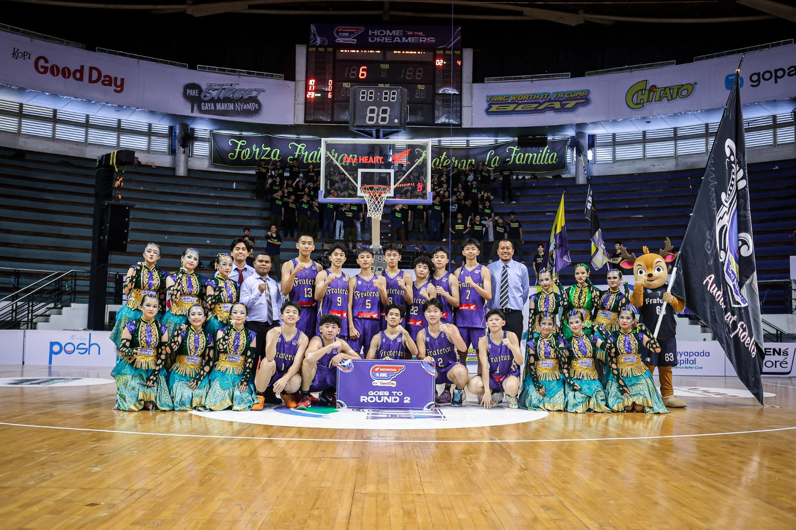 Putra Frateran foto bersama usai mengunci posisi di Round 2 Honda DBL with Kopi Good Day 2026 East Java-North