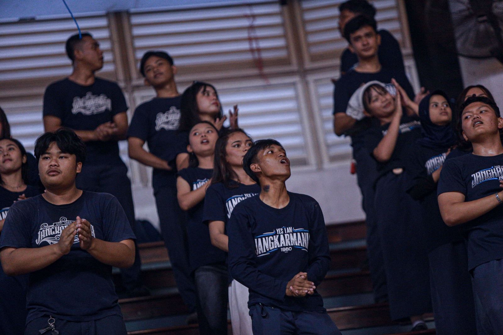 Momen JANGKARMANIA saat dukung skuad putra mereka hari ini