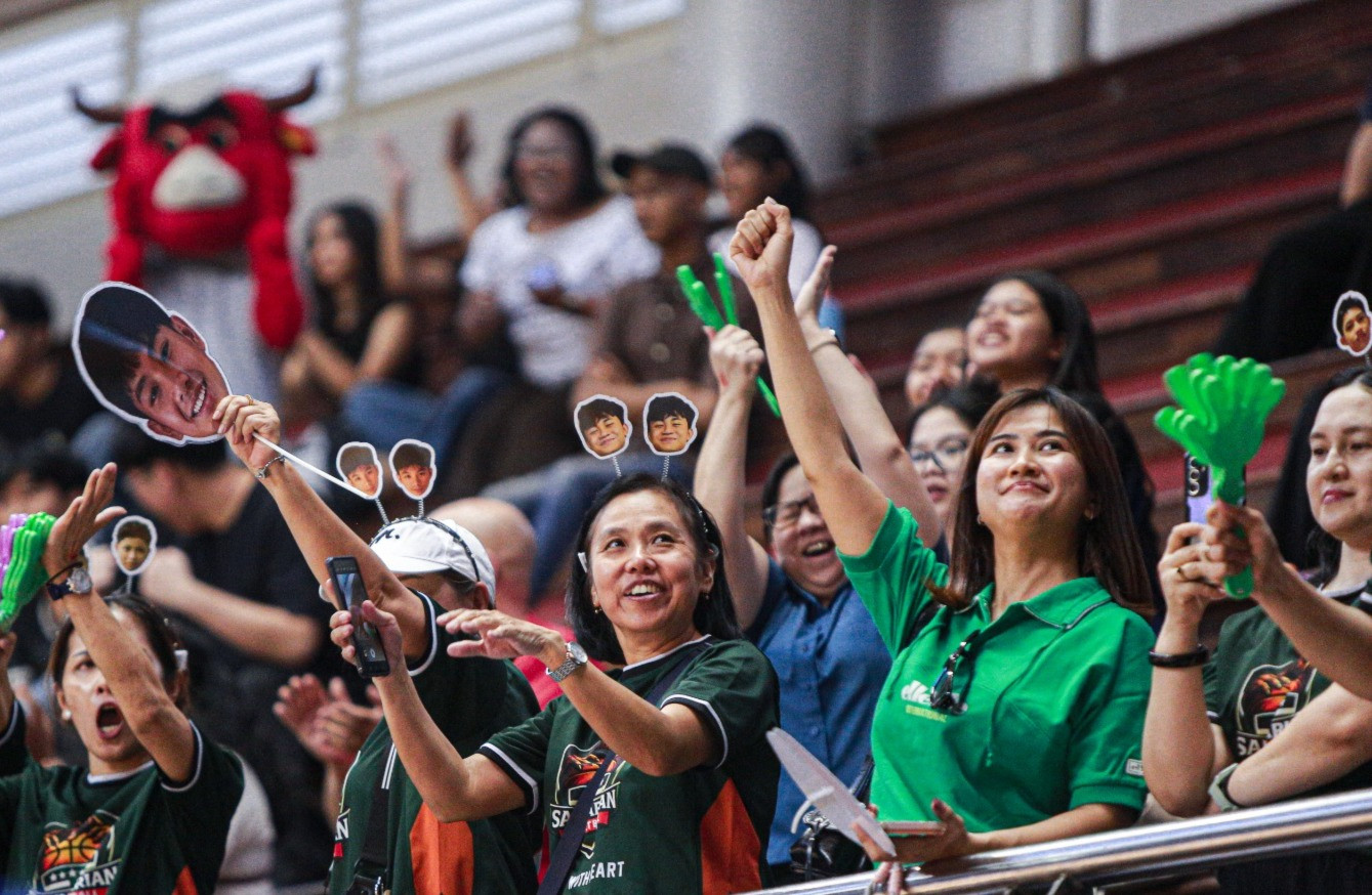 Mama-mama Sanmar hebohkan DBL Arena Surabaya