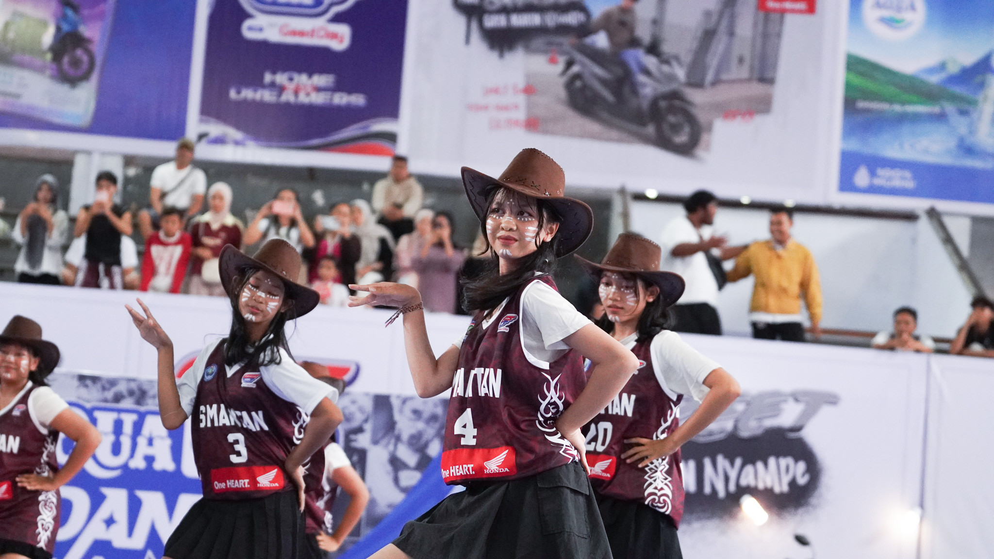 Lucu-lucu! Ini 4 Tim Dance yang Tampil di AQUA DBL Dance 2026 West Nusa Tenggara