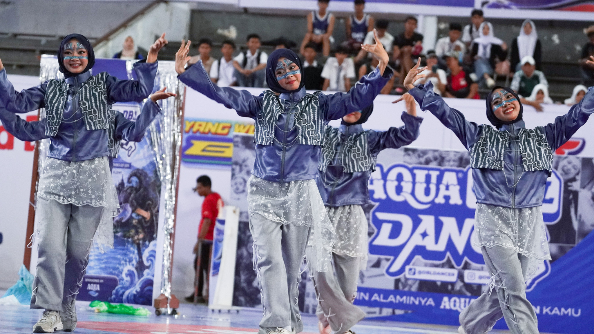tim DBL Playmerangkum empat tim dance yang tampil di ajang AQUA DBL Dance 2026 West Nusa Tenggara