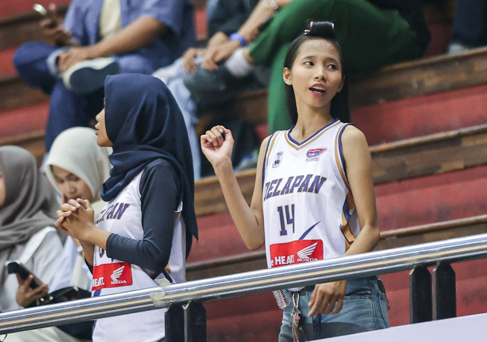 Dewi dan Lintang SMAN 8 Surabaya