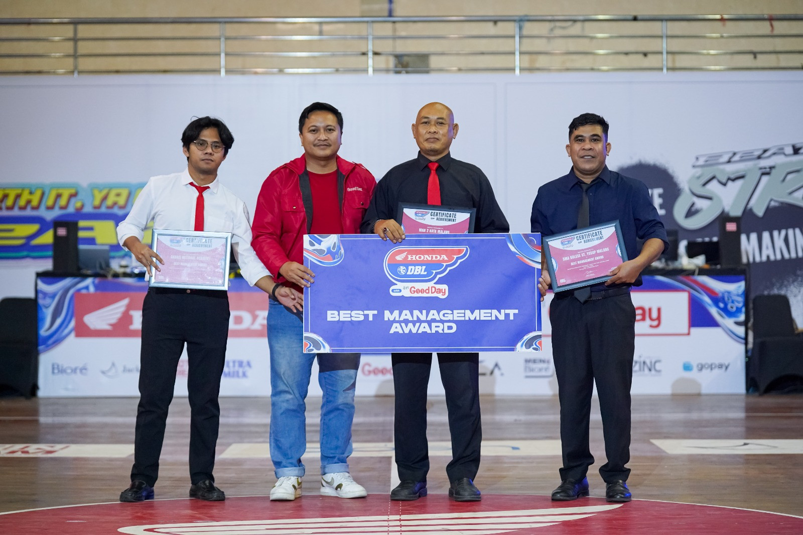 Awarding-DBL-Malang-Best-Management-Award