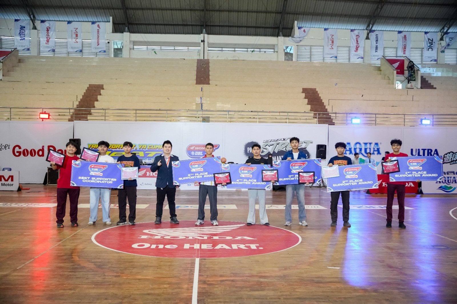 Awarding-DBL-Malang-Best-Suppoter.