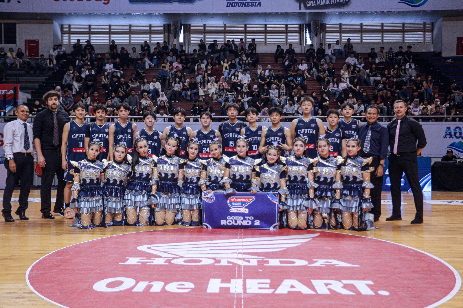 Momen putra Ciputra foto bersama saat resmi dinyatakan lolos ke Round 2