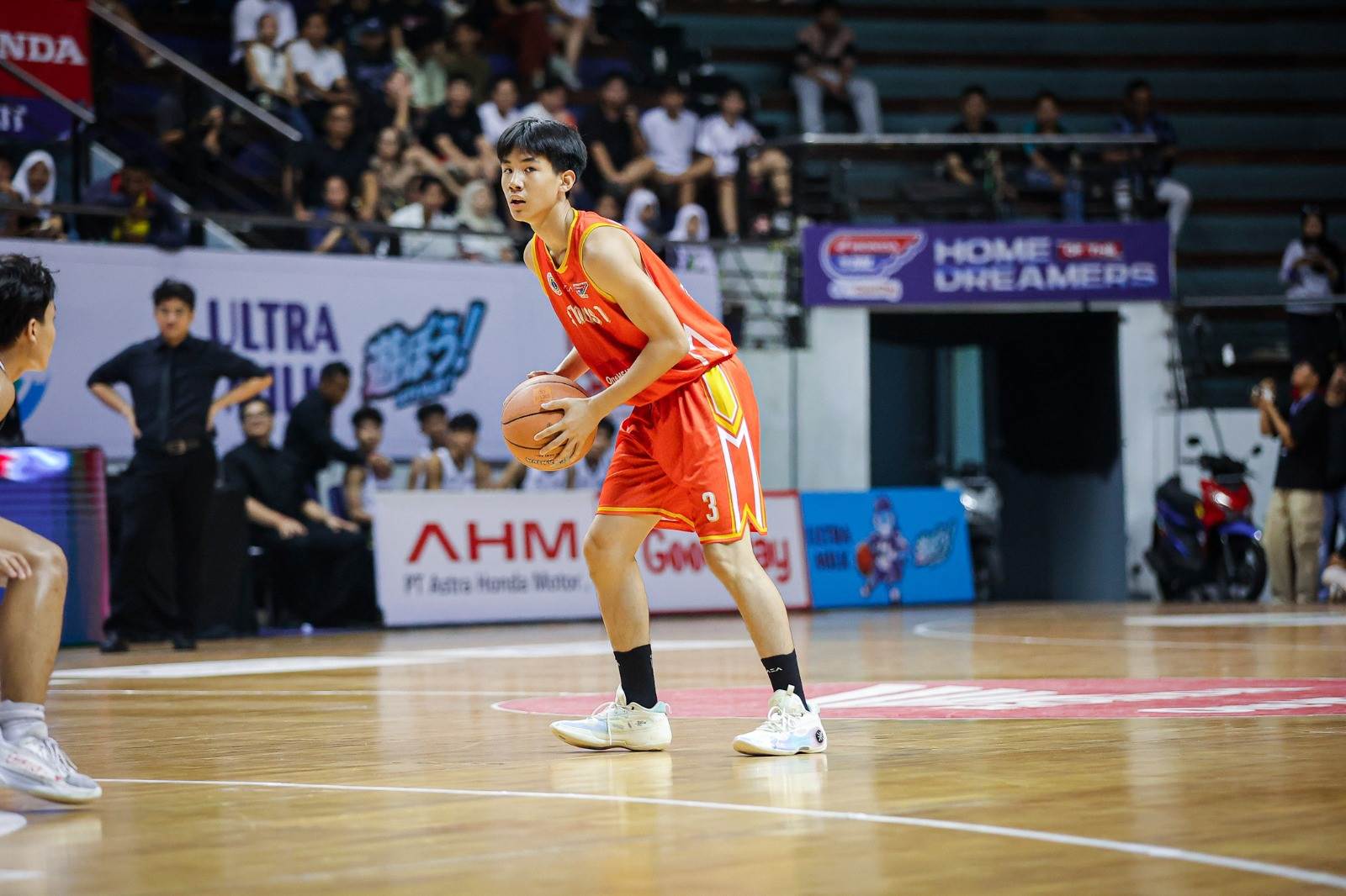 Aksi Matthew Angkriwan saat membela putra Sinlui di ajang Honda DBL with Kopi Good Day 2026 East Java-North