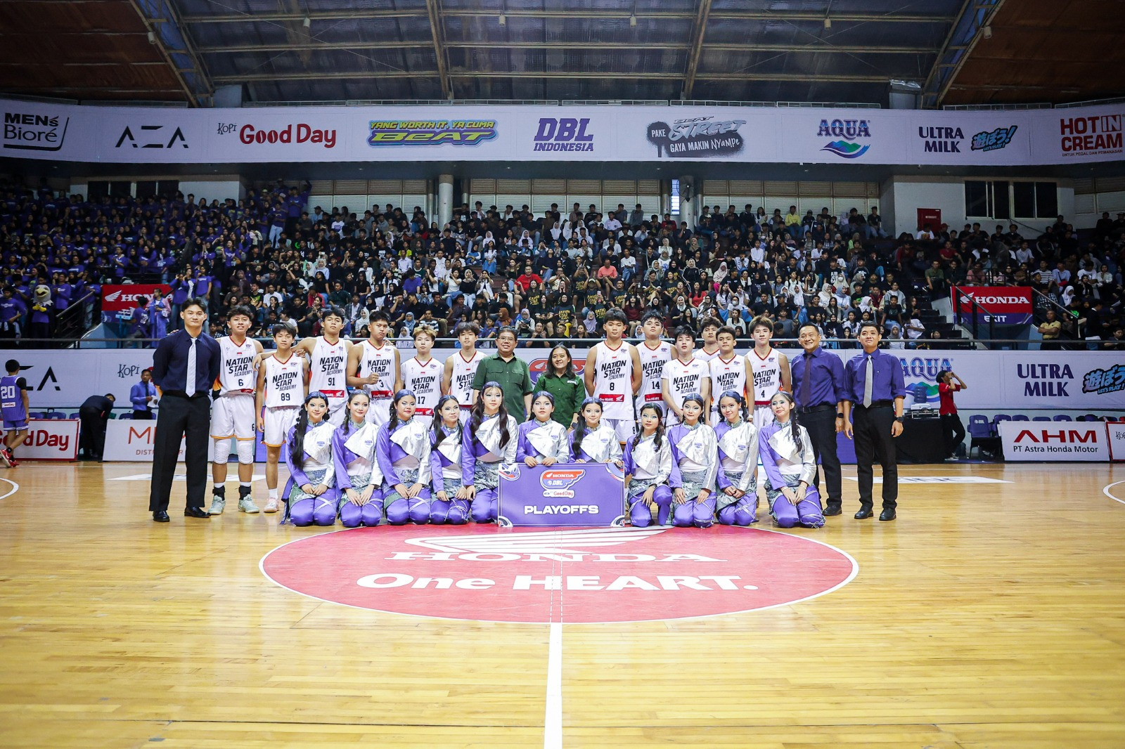 Potret putra NSA saat foto bersama usai resmi mengamankan tiket ke babak Playoffs Honda DBL with Kopi Good Day 2026 East Java-North