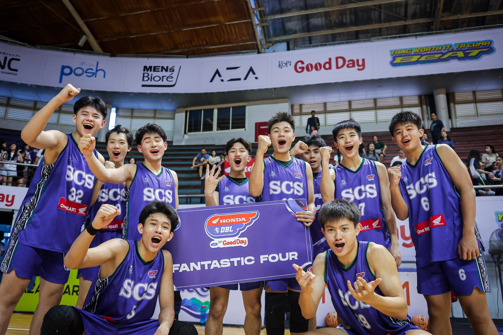 Putra SCS merayakan lolosnya mereka di babak Fantastic Four Honda DBL with Kopi Good Day 2026 East Java-North